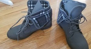 Rock & Candy Grey/Flannel Boots size 8.5